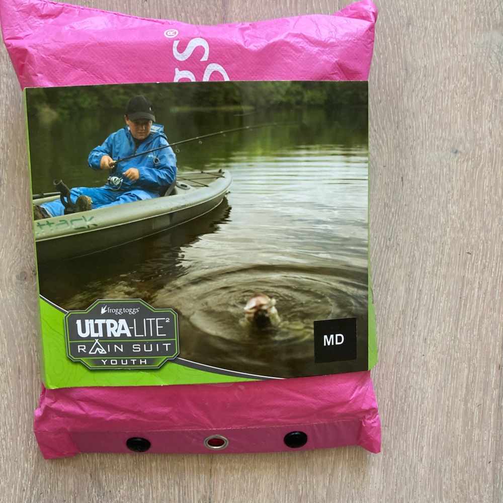 NWT Frogg Toggs Ultra Light Rain Suit in Youth